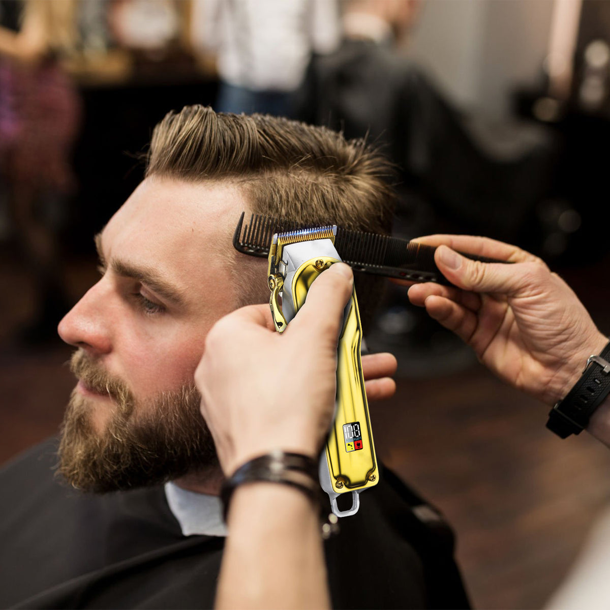 VGR V-140 Professional Hair Clipper For Salon & Men with 300 Min Runtime, Gold