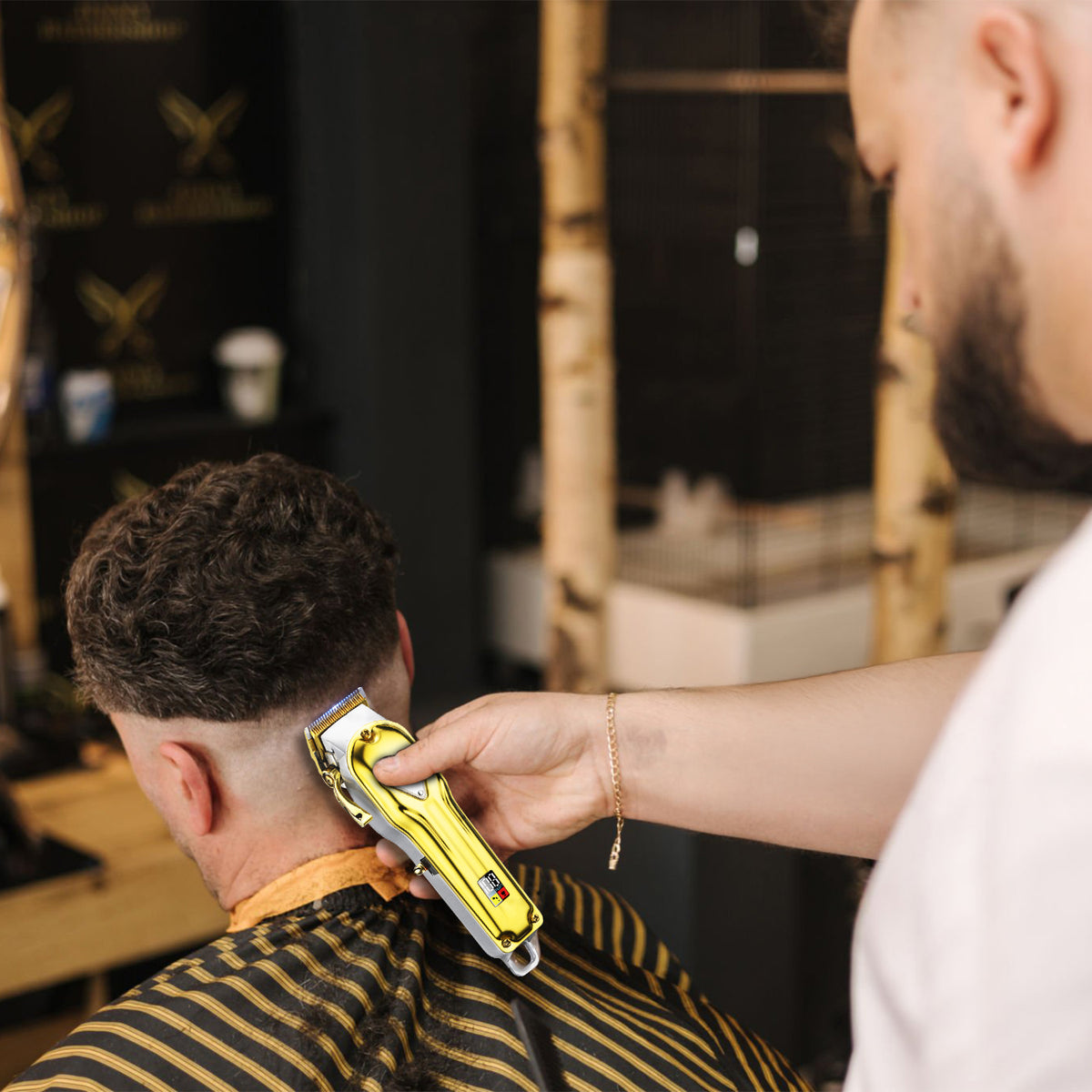 VGR V-140 Professional Hair Clipper For Salon & Men with 300 Min Runtime, Gold